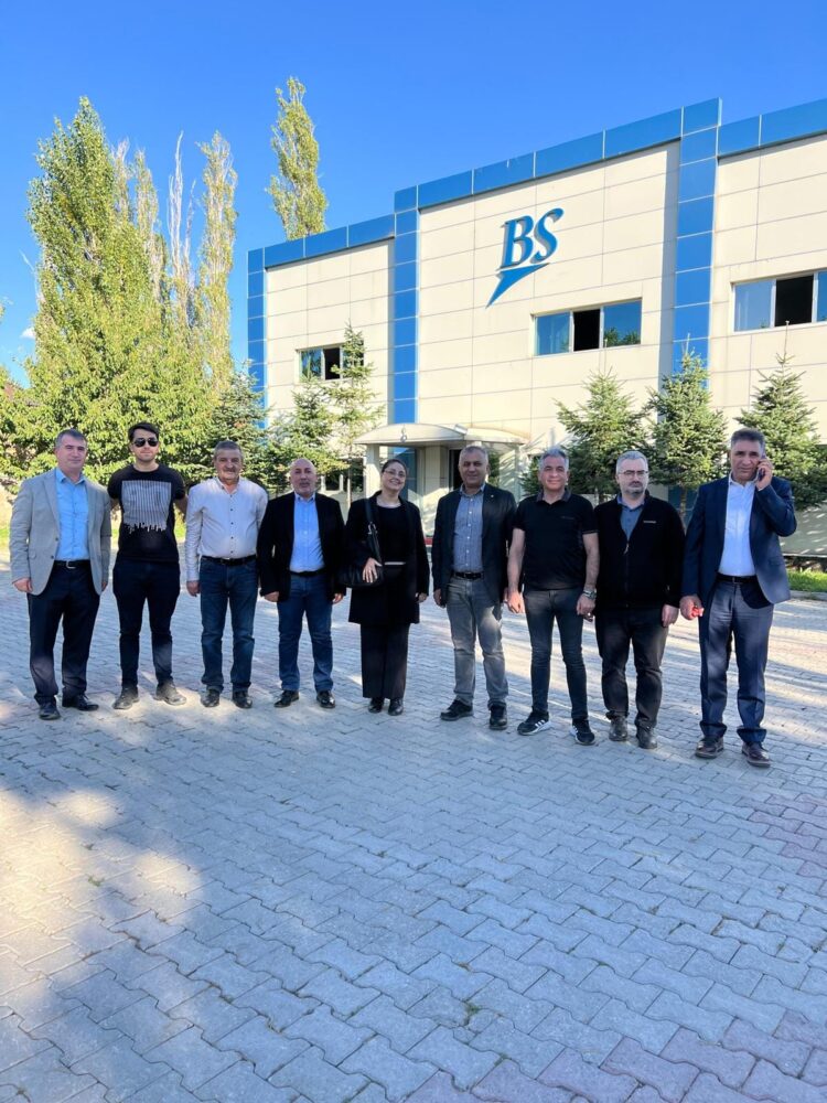 Yüksekova Ticaret ve Sanayi Odası Yönetim Kurulu Başkanı Sn. Salih ÖZDEMİR’e ziyaret