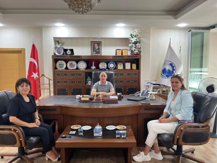 Kuşadası Ticaret Odası Yönetim Kurulu Üyesi ve Kadın Girişimciler Kurulu Başkanı Hibeti ZEYTİN ve Ağrı Ticaret ve Sanayi Odası Kadın Girişimciler Kurulu Başkanı Edibe DEMİRCAN’dan ATSO’ya Ziyaret