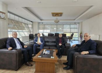 Ziraat Bankası Van Bölge Başkanı Nihat YILDIRIM ve Ağrı Şube Müdürü Hakan ORUÇ’tan Ağrı Ticaret ve Sanayi Odası Yönetim Kurulu Başkanı Saim ALPASLAN’a Ziyaret