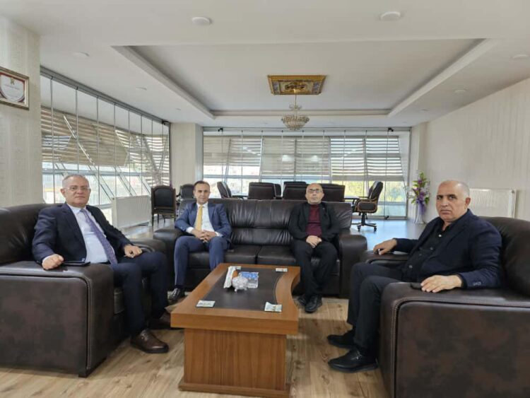Ziraat Bankası Van Bölge Başkanı Nihat YILDIRIM ve Ağrı Şube Müdürü Hakan ORUÇ’tan Ağrı Ticaret ve Sanayi Odası Yönetim Kurulu Başkanı Saim ALPASLAN’a Ziyaret